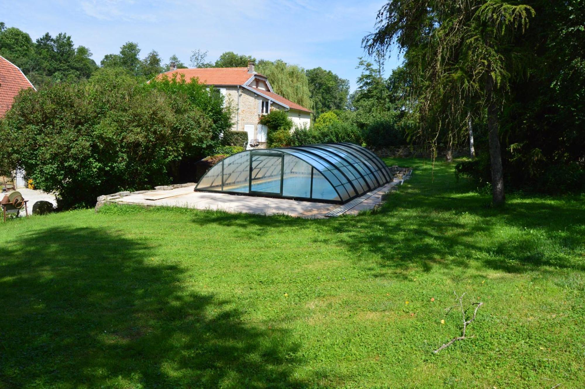 Le Moulin Au Fil De L'Eau Hotell Verseilles-le-Bas Exteriör bild