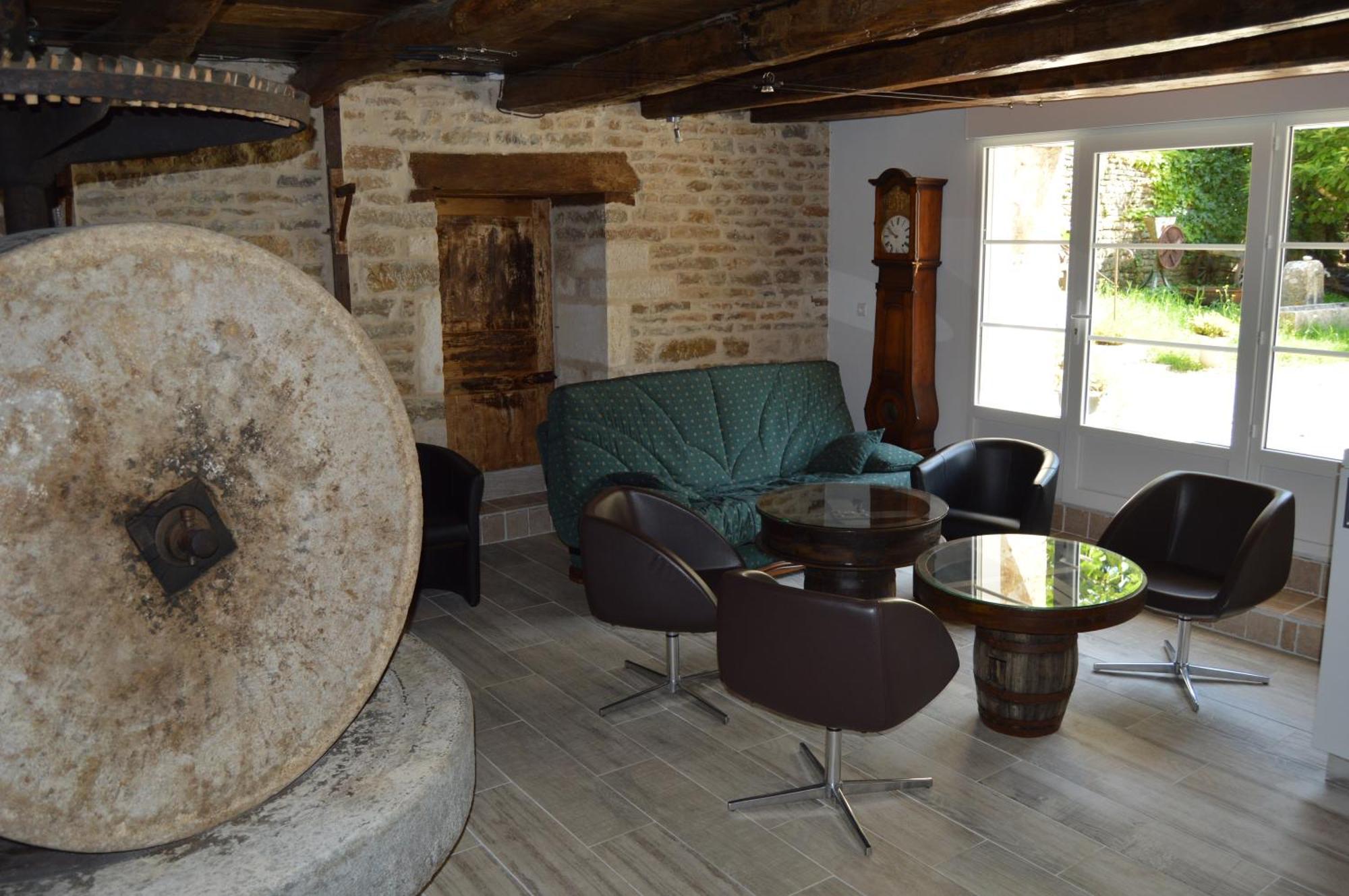 Le Moulin Au Fil De L'Eau Hotell Verseilles-le-Bas Exteriör bild