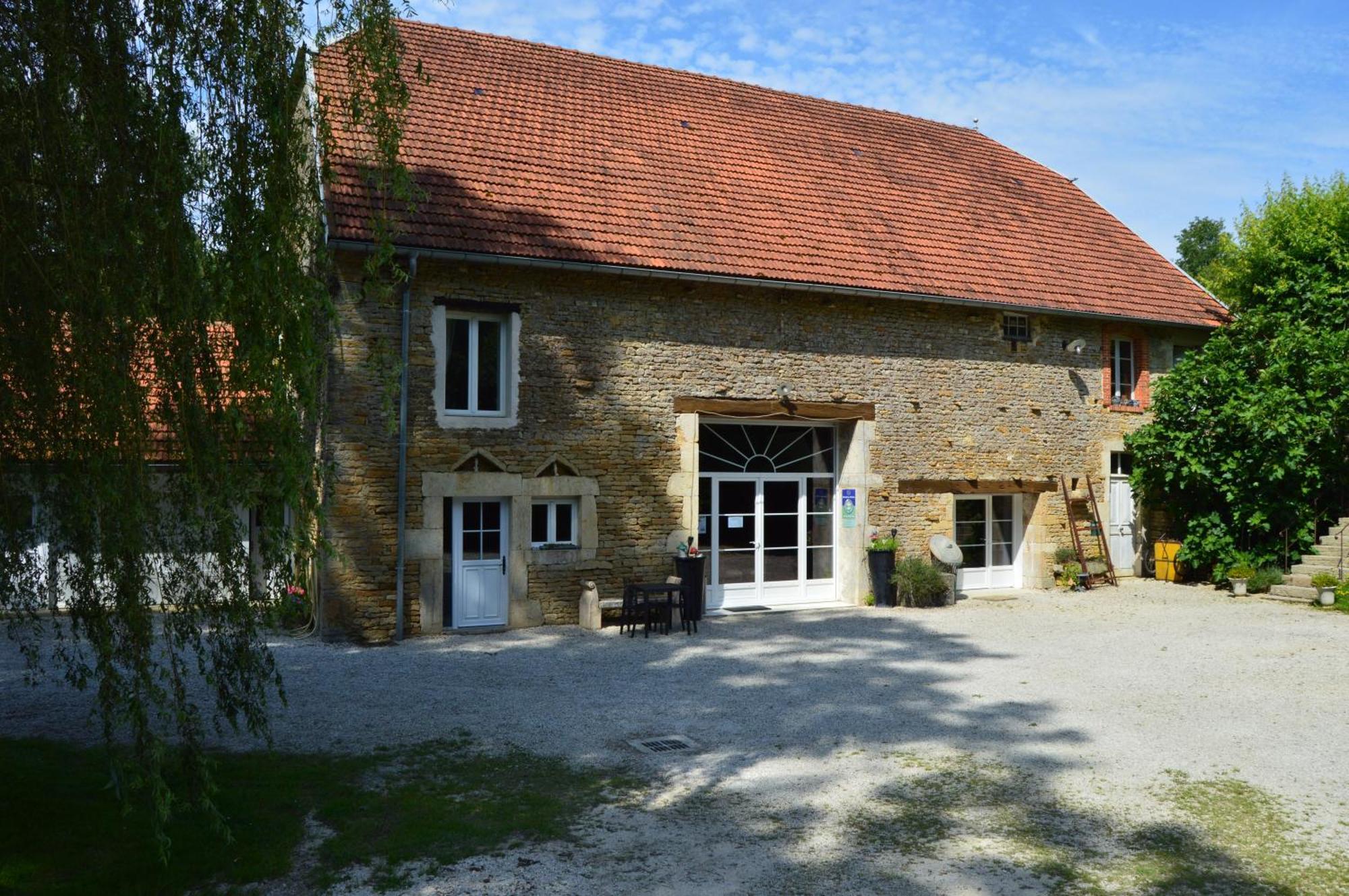 Le Moulin Au Fil De L'Eau Hotell Verseilles-le-Bas Exteriör bild